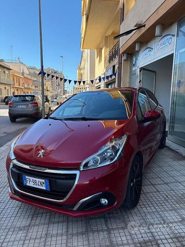 Usata Peugeot 208 Active 81 CV (59 kW) 2018 Rosso Utilitaria