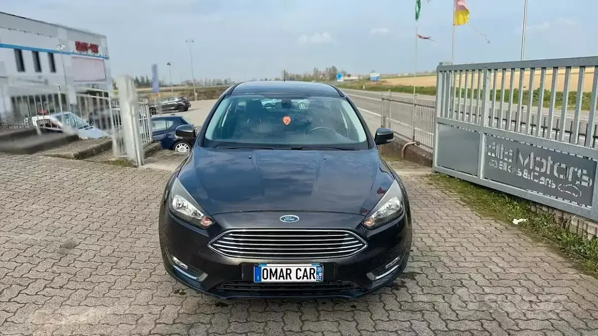 Usata Ford Focus 120 CV (88 kW) 2015 Grigio Station wagon
