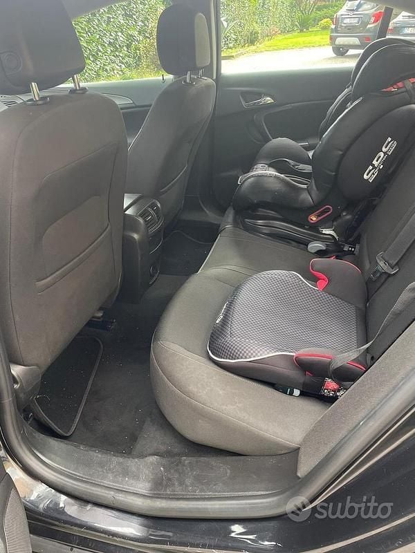 Usata Opel Insignia 130 CV (95 kW) 2012 Nero Berlina