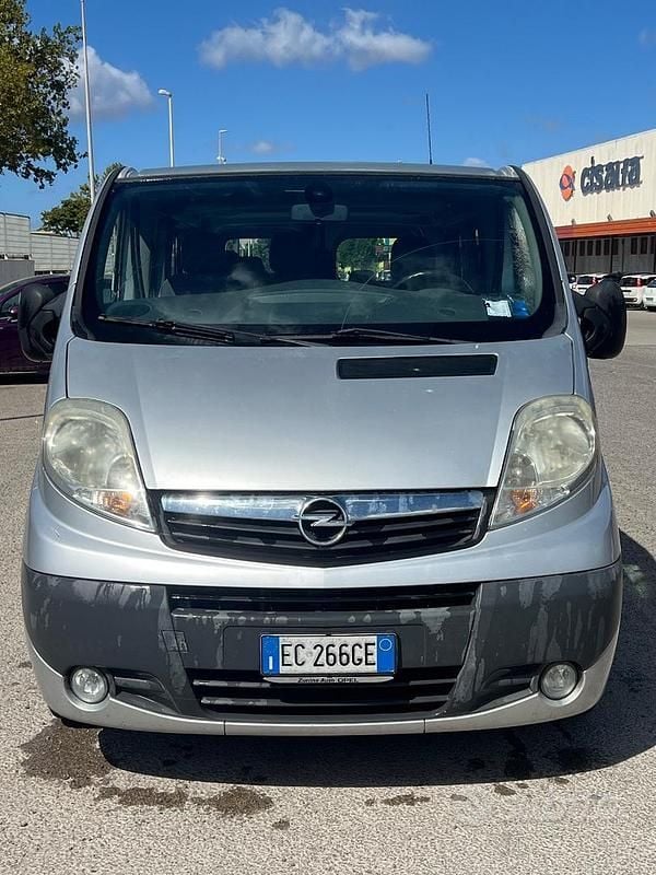 Usata Opel Vivaro 114 CV (83 kW) 2010 Grigio Monovolume
