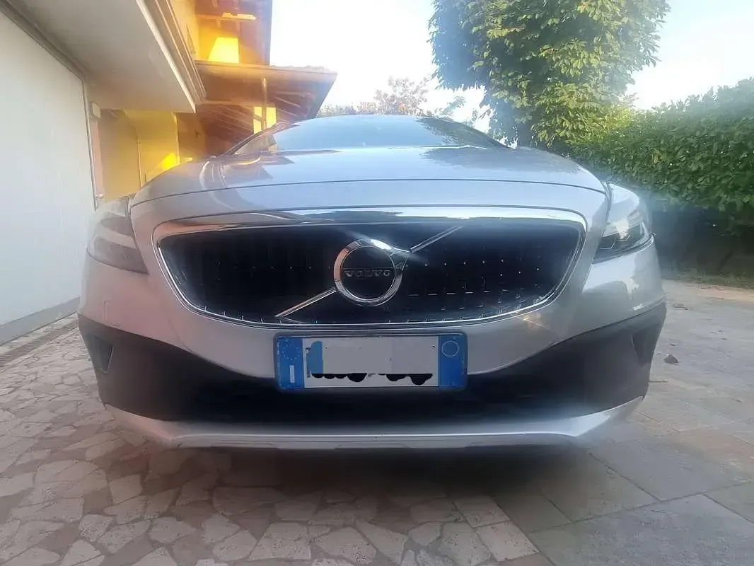 Usata Volvo V40 CC Momentum 120 CV (88 kW) 2017 Grigio Station wagon