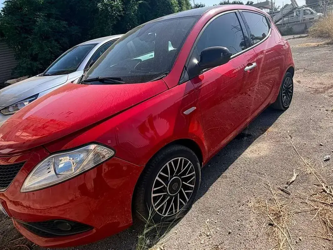 Usata Lancia Ypsilon 69 CV (50 kW) 2011 Rosso Utilitaria