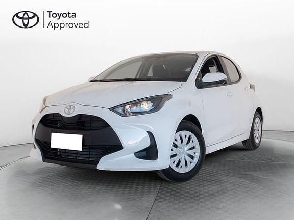 Argento pastello Usata 2023 Toyota Yaris Active Tre volumi | 15.900 € (Cara) - Immagine 1/4