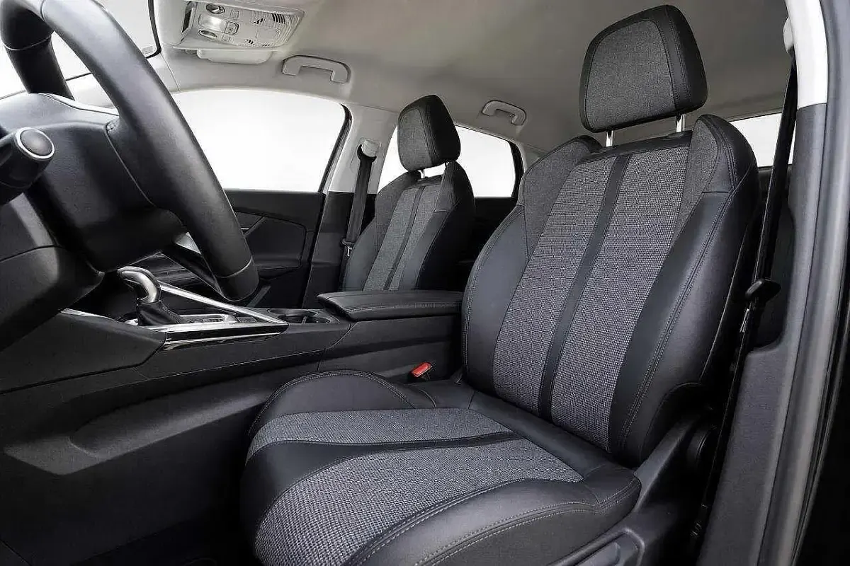 Usata Peugeot 3008 Allure 131 CV (96 kW) 2019 Blu SUV
