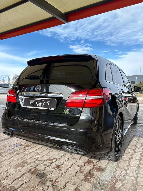 Usata Mercedes B180 Premium 109 CV (80 kW) 2018 Nero Monovolume