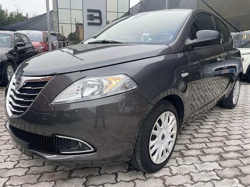 Grigio Usata 2016 Lancia Ypsilon Gold Due volumi | 8900 € (Buon prezzo) - Immagine 1/4