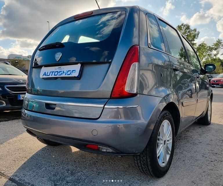 Usata Lancia Musa 90 CV (66 kW) 2009 Grigio Monovolume