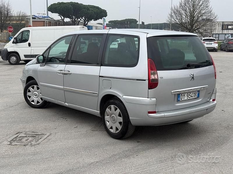 Usata Peugeot 807 135 CV (99 kW) 2010 Grigio Monovolume