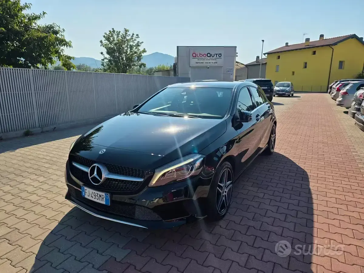Usata Mercedes A180 109 CV (80 kW) 2017 Nero Utilitaria