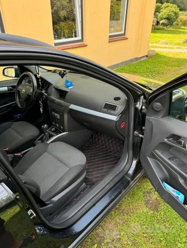 Usata Opel Astra 105 CV (77 kW) 2005 Nero Utilitaria