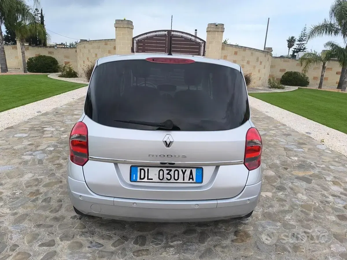 Usata Renault Modus Dynamique 101 CV (74 kW) 2008 Grigio Monovolume