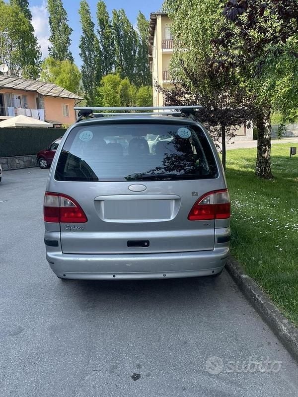 Usata Ford Galaxy 116 CV (85 kW) 2005 Grigio Monovolume