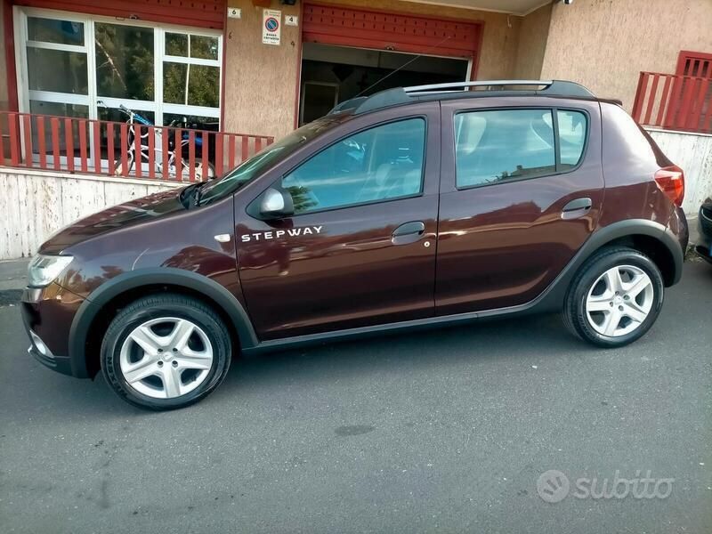 Usata Dacia Sandero Stepway 90 CV (66 kW) 2017 Rosso Utilitaria