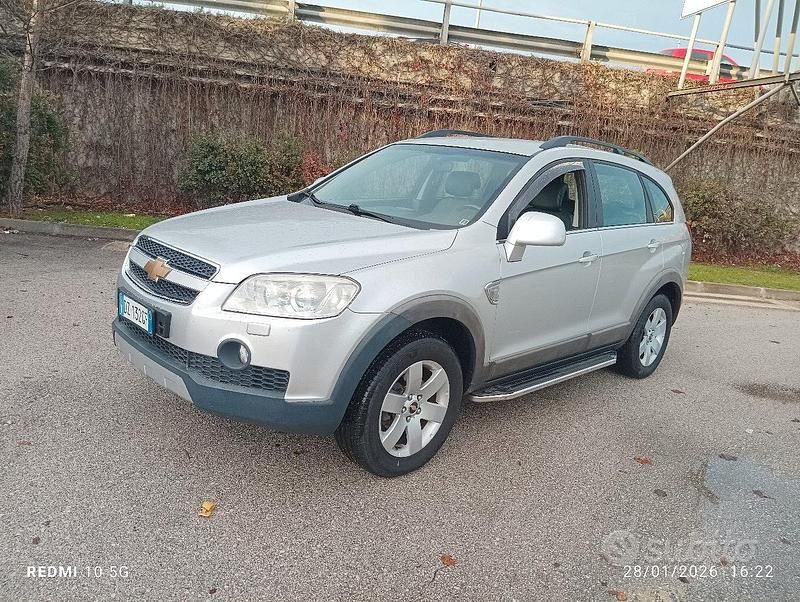 Usata Chevrolet Captiva 127 CV (93 kW) 2009 Grigio SUV