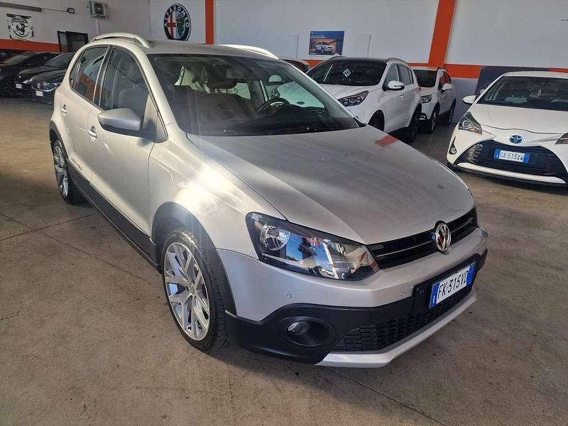Argento Usata 2017 VW Polo Cross Comfortline Due volumi | 10.900 € (Ottimo prezzo) - Immagine 1/4