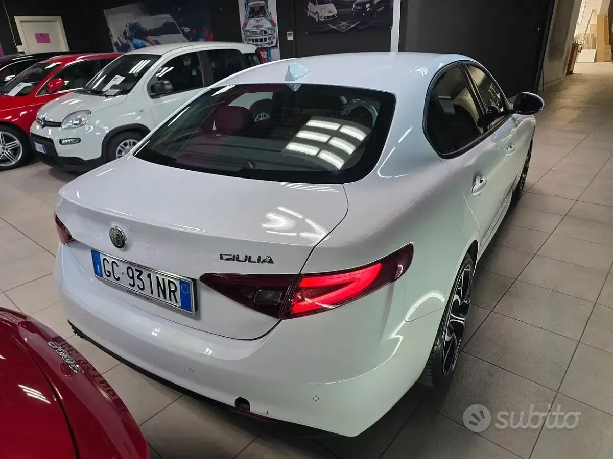 Usata Alfa Romeo Giulia Executive 160 CV (117 kW) 2020 Bianco Berlina