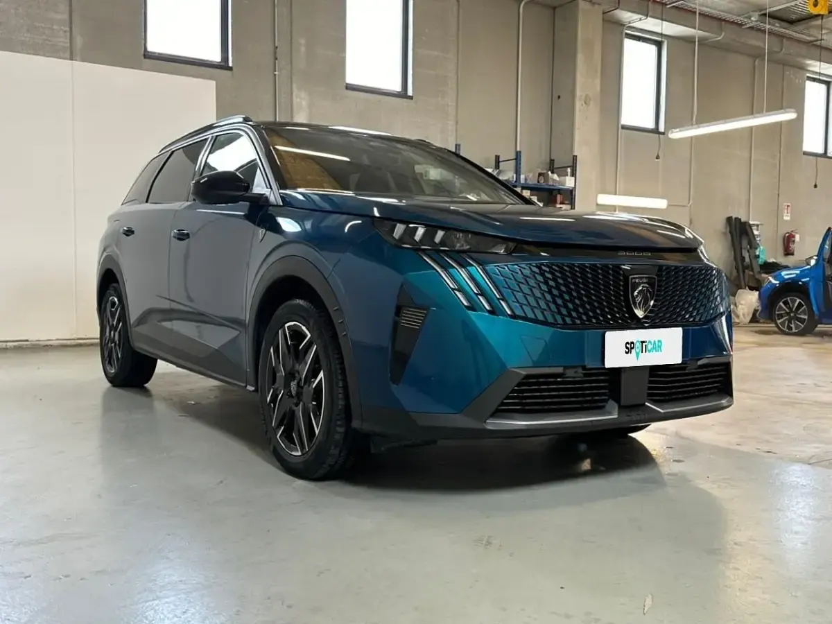 Usata Peugeot 5008 GT 136 CV (100 kW) 2025 Grigio SUV