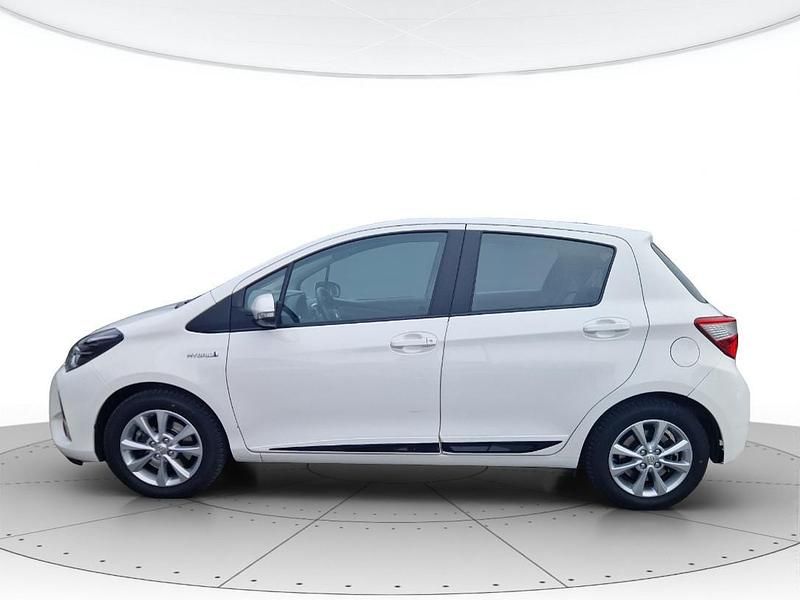Usata Toyota Yaris Hybrid Active 73 CV (53 kW) 2018 Bianco