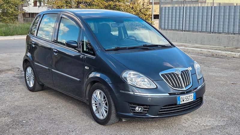 Usata Lancia Musa 119 CV (87 kW) 2009 Grigio Monovolume