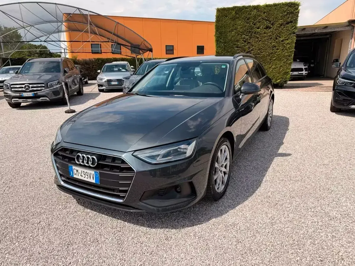 Usata Audi A4 Business 163 CV (119 kW) 2023 Grigio Station wagon