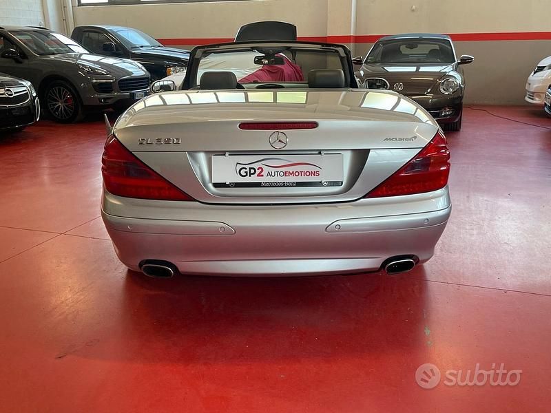 Usata Mercedes SL350 245 CV (180 kW) 2003 Grigio Cabrio