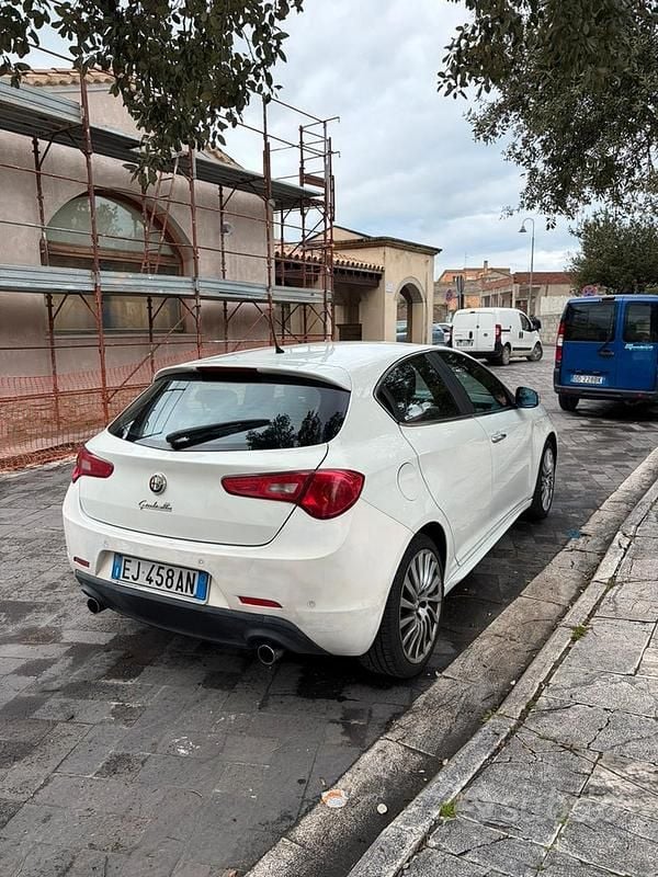 Usata Alfa Romeo Giulietta 140 CV (102 kW) 2011 Bianco Utilitaria