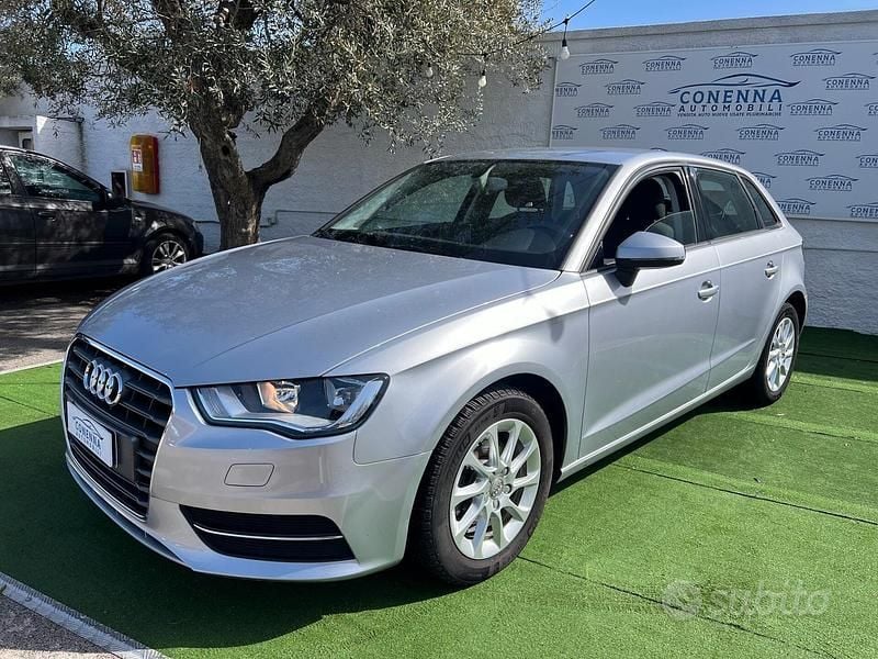 Grigio Usata 2015 Audi A3 Young Tre volumi | 12.000 € (Buon prezzo) - Immagine 1/4