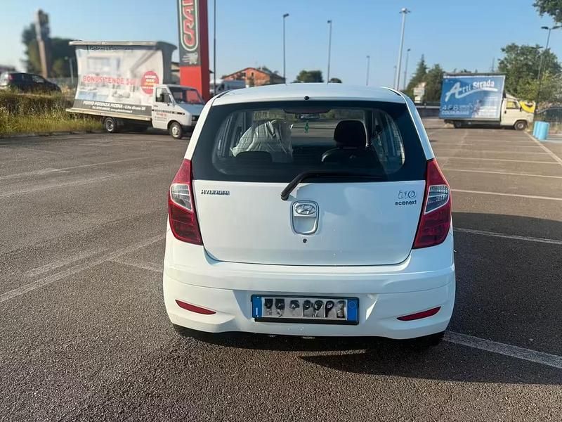 Usata Hyundai i10 69 CV (50 kW) 2013 Bianco Utilitaria