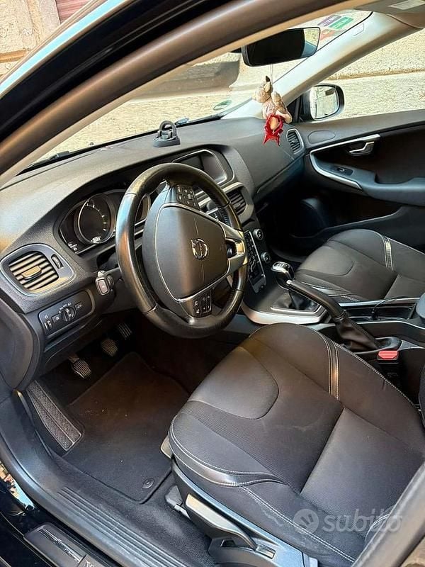 Occasion Volvo V40 120 ch (88 kW) 2018 Noir Berline
