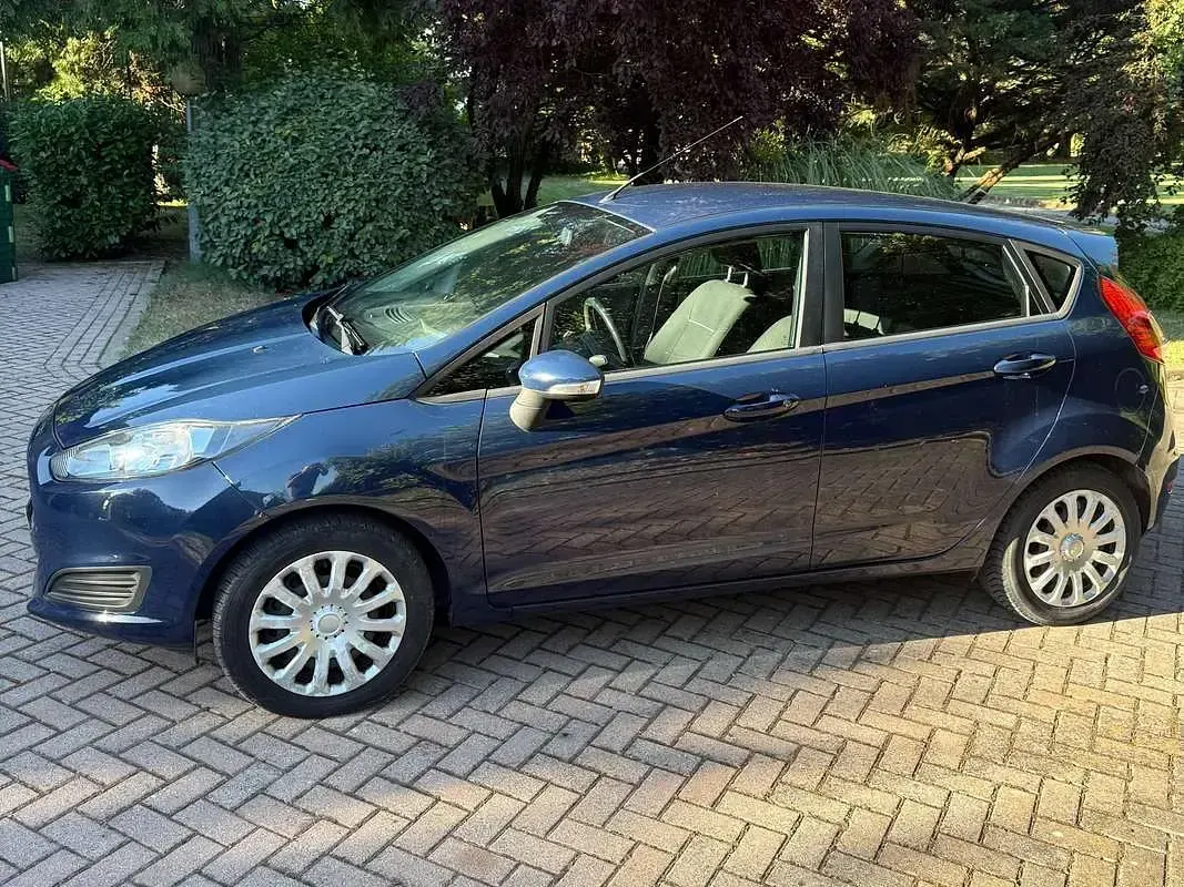 Usata Ford Fiesta Titanium 75 CV (55 kW) 2016 Blu/azzurro Utilitaria