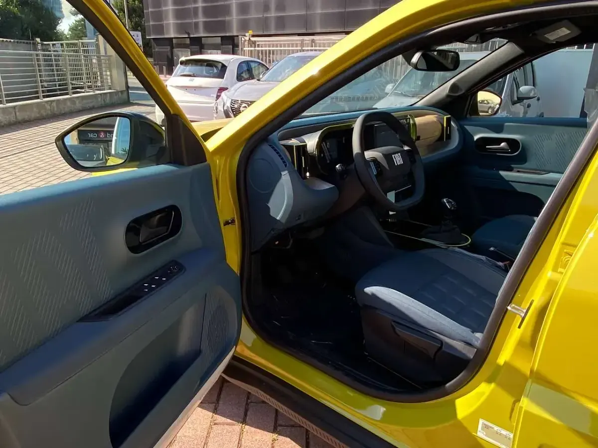 Nuova Fiat Grande Panda La Prima 101 CV (74 kW) 2026 Giallo Utilitaria