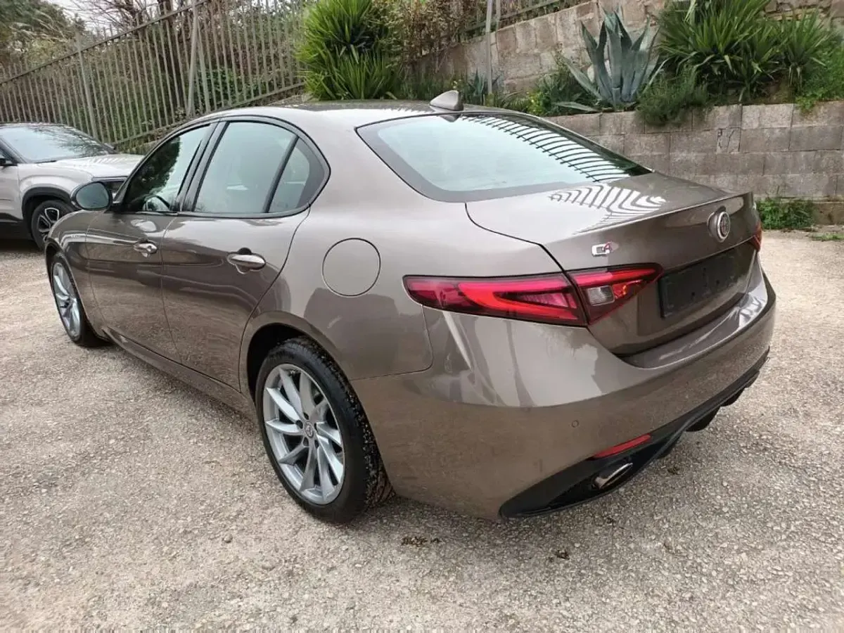 Usata Alfa Romeo Giulia Veloce 209 CV (153 kW) 2018 Grigio Berlina