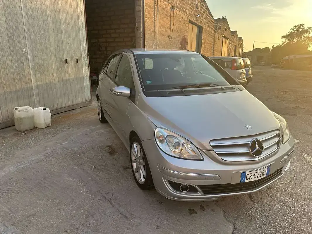 Usata Mercedes B200 140 CV (102 kW) 2007 Grigio Monovolume