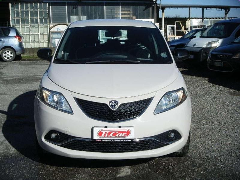 Usata Lancia Ypsilon 95 CV (69 kW) 2015 Beige Utilitaria