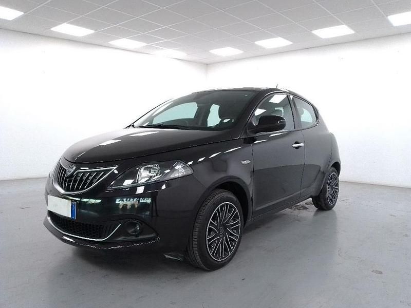 Usata Lancia Ypsilon Gold 70 CV (51 kW) 2022 Nero Utilitaria