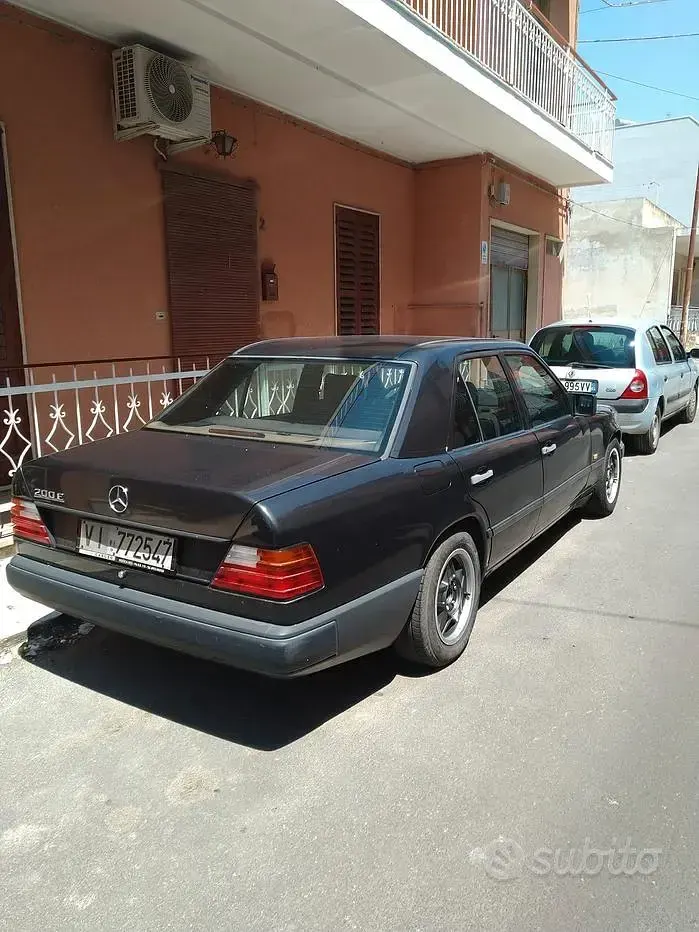 Usata Mercedes 200 1989 Nero Berlina