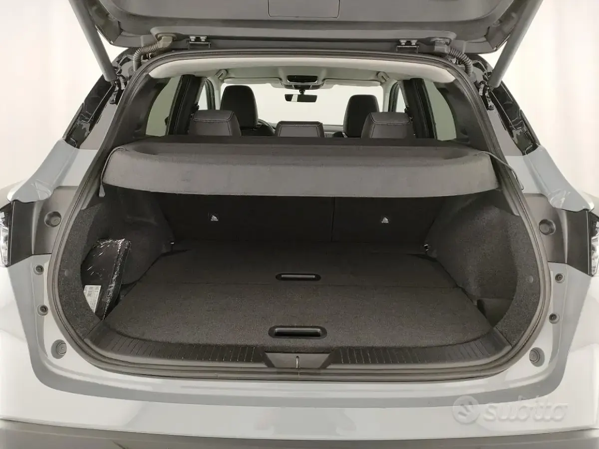 Usata Nissan Qashqai N-Connecta 158 CV (116 kW) 2025 Grigio crema / t. nero SUV