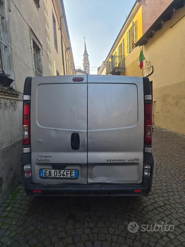 Usata Opel Vivaro 114 CV (83 kW) 2009 Grigio Monovolume