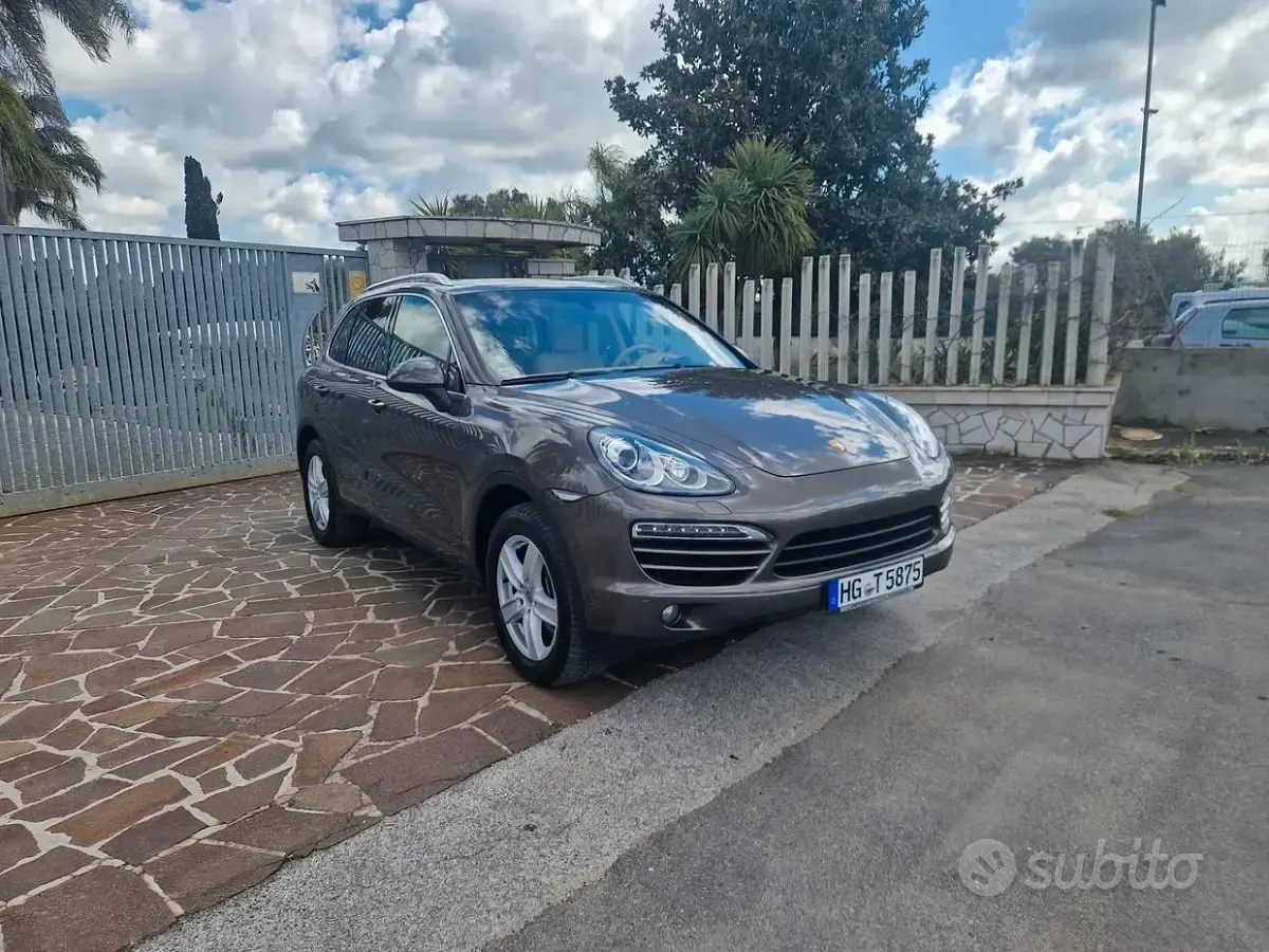 Usata Porsche Cayenne 245 CV (180 kW) 2012 Giallo SUV