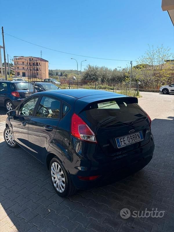Begagnad Ford Fiesta Titanium 75 HK (55 kW) 2016 Blå Sedan