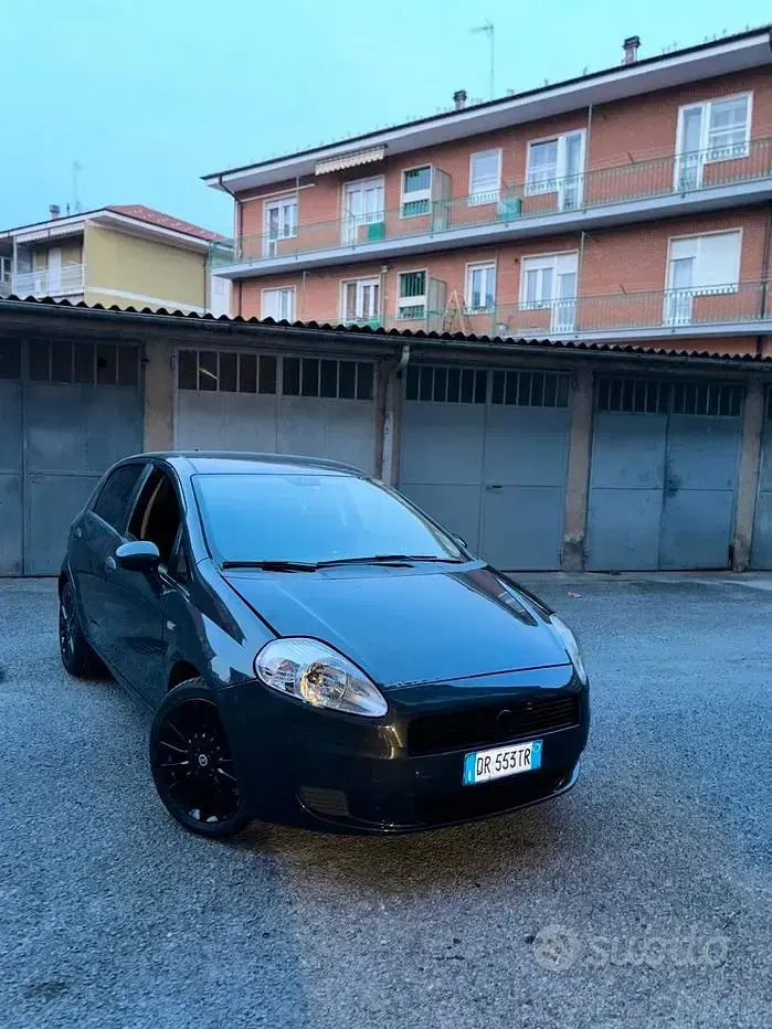 Usata Fiat Grande Punto 75 CV (55 kW) 2008 Grigio Utilitaria