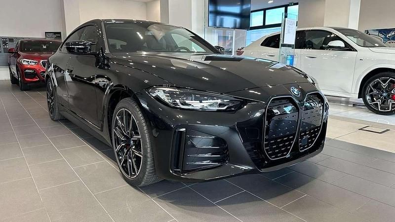 Usata BMW i4 350 kW (476 CV) 2024 Black sapphire metallizzato Berlina