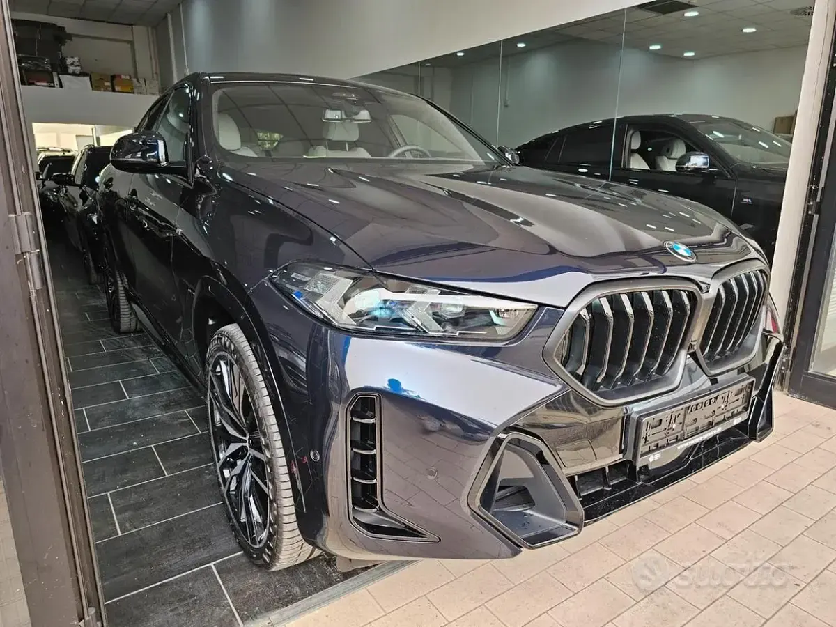 Usata BMW X6 M Sport 298 CV (219 kW) 2024 Carbon black SUV