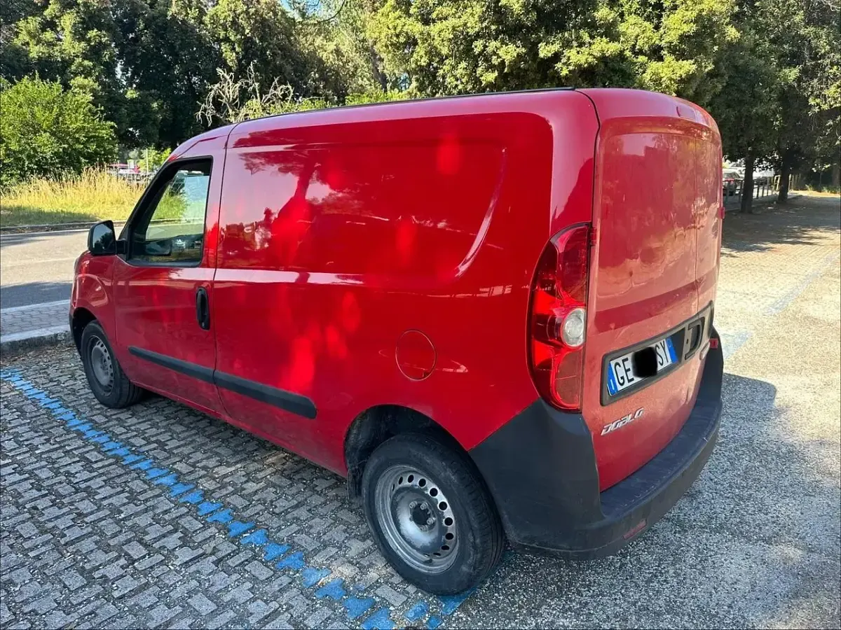 Usata Fiat Doblò 95 CV (69 kW) 2021 Rosso Monovolume