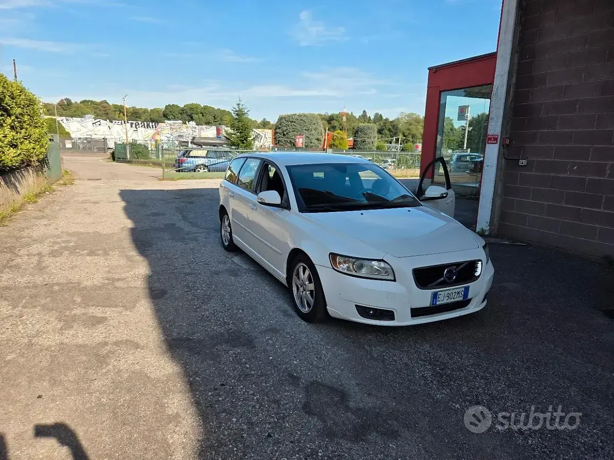 Usata Volvo V50 115 CV (84 kW) 2011 Bianco Station wagon