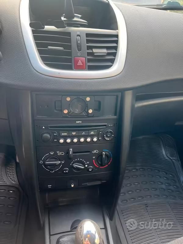 Usata Peugeot 207 75 CV (55 kW) 2008 Grigio Utilitaria