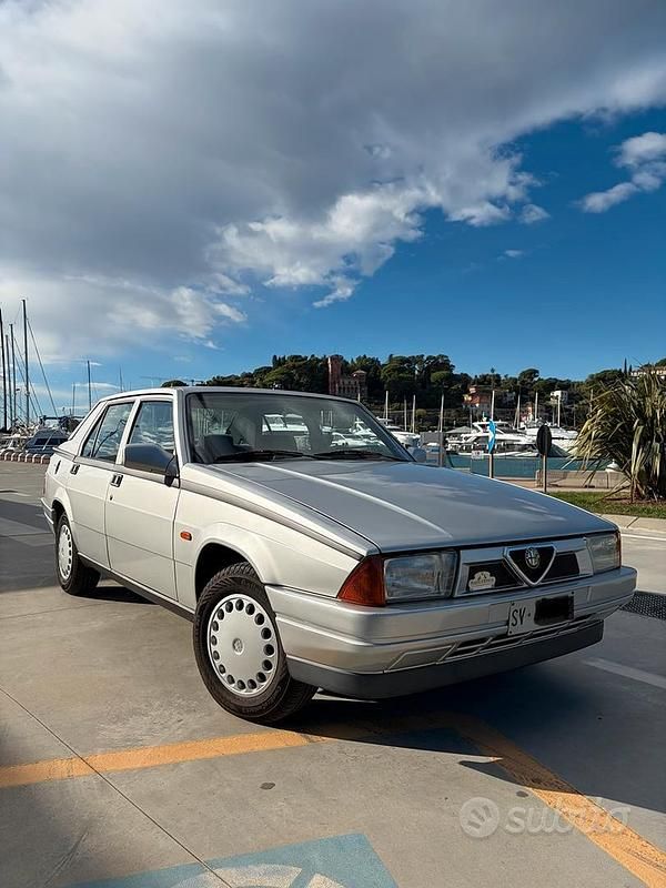Grigio Usata 1992 Alfa Romeo 75 Tre volumi | 10.500 € - Immagine 1/4