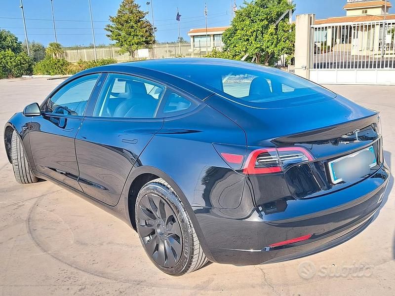 Usata Tesla Model 3 RWD 208 kW (283 CV) 2023 Grigio Berlina