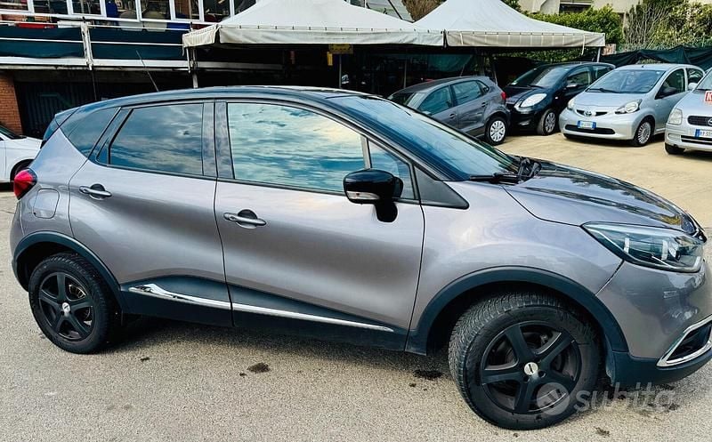 Usata Renault Captur Intens 120 CV (88 kW) 2016 Grigio SUV