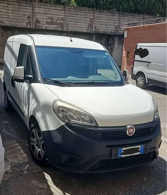 Usata Fiat Doblò Active 84 CV (61 kW) 2017 Bianco Monovolume